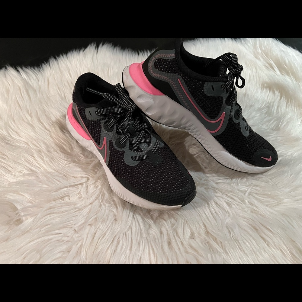 Nike Renew black/pink CT1430-092 kids sz US 4.5Y - Picture 1 of 7